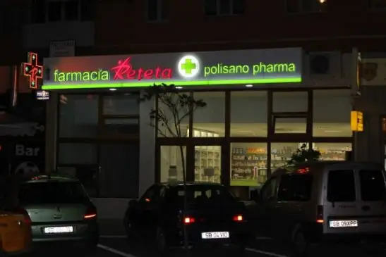 Litere volumetrice luminoase Sibiu pentru farmacie, reclama luminoasa LED cu logo 3D si vizibilitate nocturna